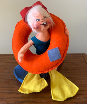 NWT Annalee Girl  Darla  Heading To The Beach With Inner tube & Swims Fins 1999