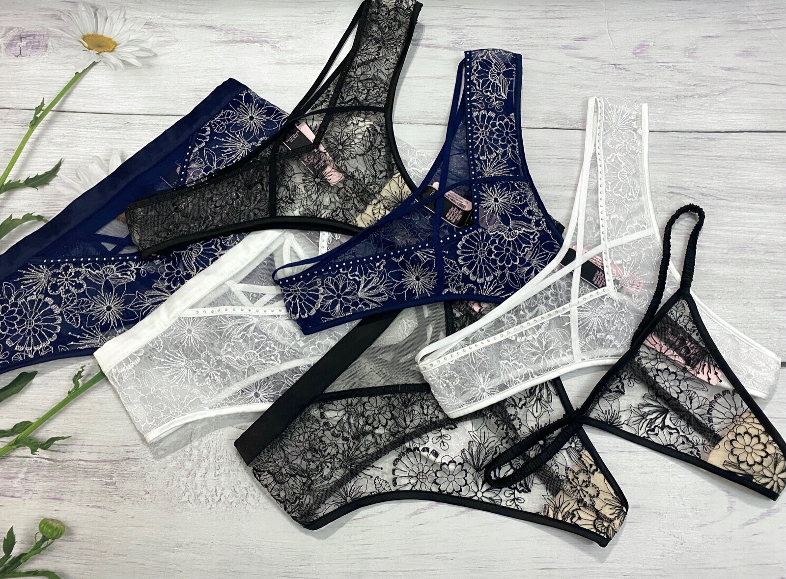 

ТРИНГИ VICTORIAS SECRET LUXE С ВЫШИВКОЙ НАЧАЛЬНЫЕ ТРУСЫ С ЦВЕТОЧНЫМ УКРАШЕНИЕМ, Blue silver