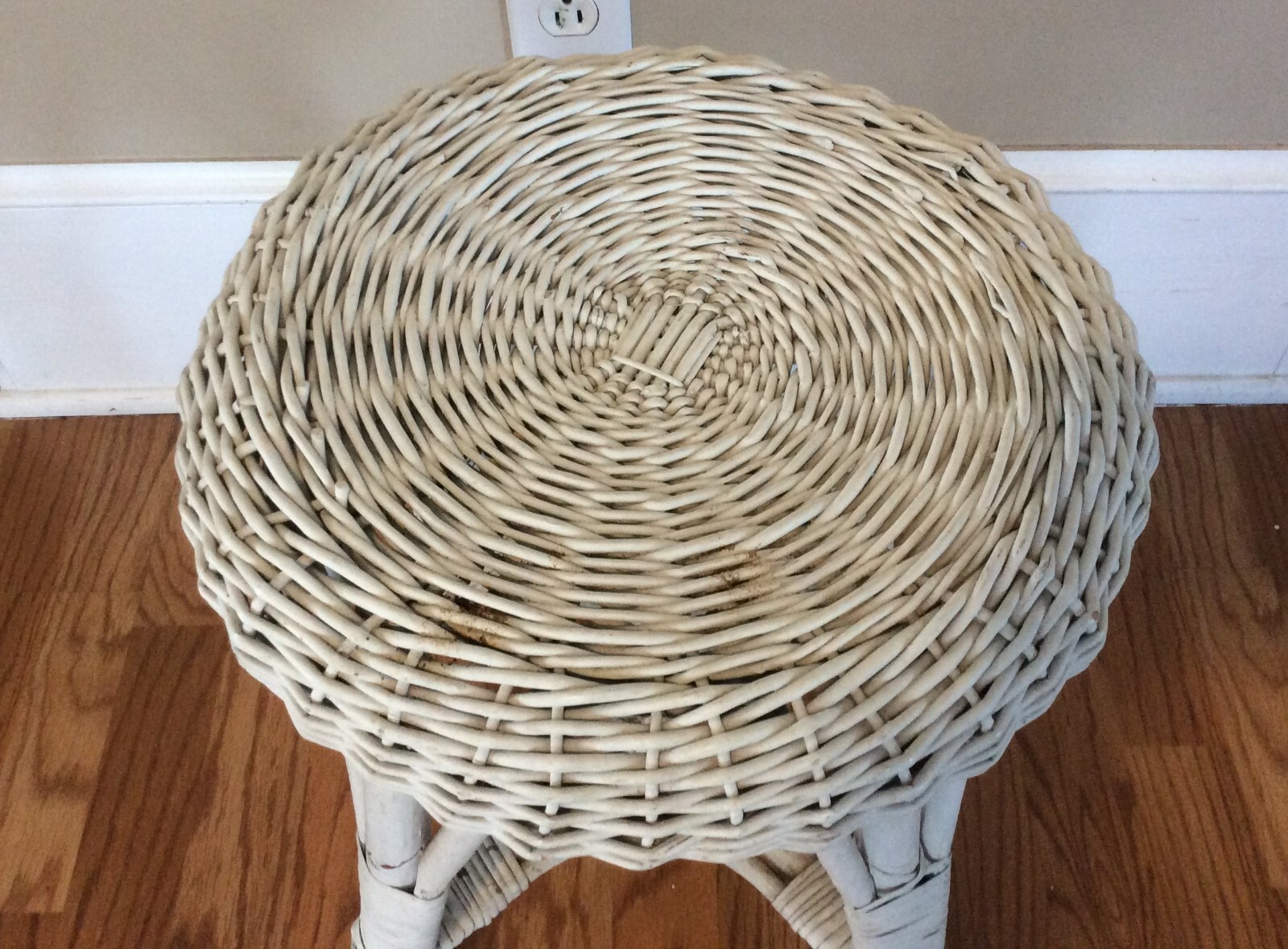 Vintage White Wicker Round Stool Table Stand Shabby Chic
