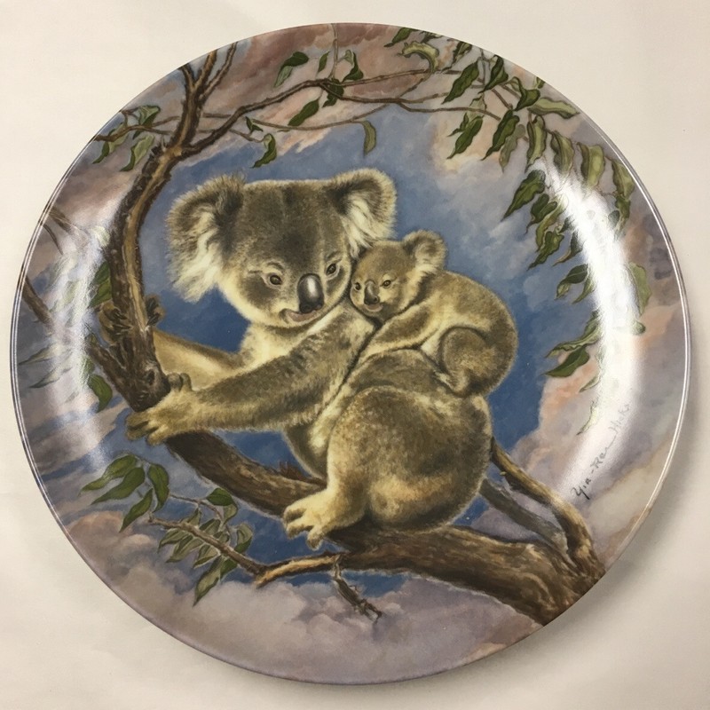 BRADFORD EXCHANGE PLATE A TRUSTING HUG KOALA WILDLIFE SOCIETY KNOWLES