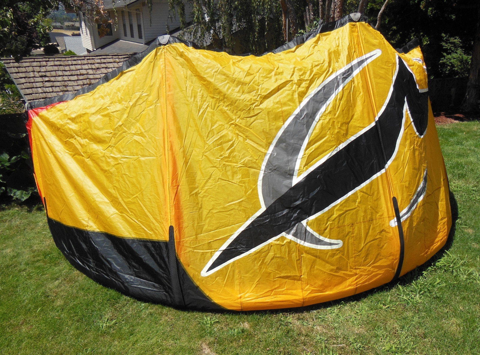 WINDWING RAGE II 8M² KITEBOARDING KITE, FLOWN ONCE, GREAT CONDITION, KITESURFING