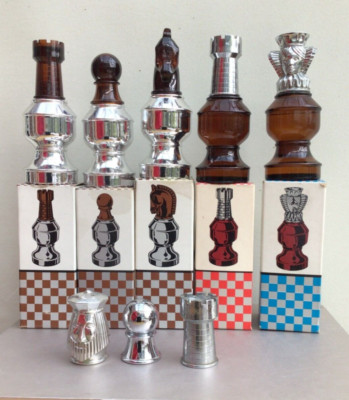 5 Avon CHESS PIECES Queen, 2 Rooks, Pawn, Knight + 3 Tops Decanters