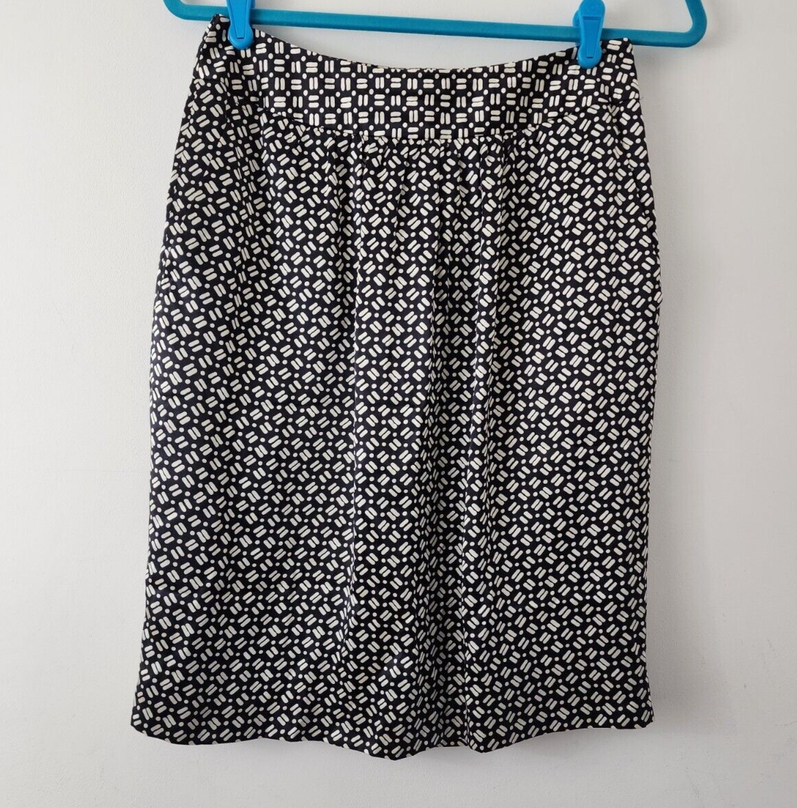 Beautiful Max Mara 100% Silk Skirt US 4 Black, Off White 22