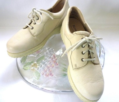 Supremes Soft Spots Womens Beige Oxfords Lace Ups sz 7.5 W Dryz Climate Control