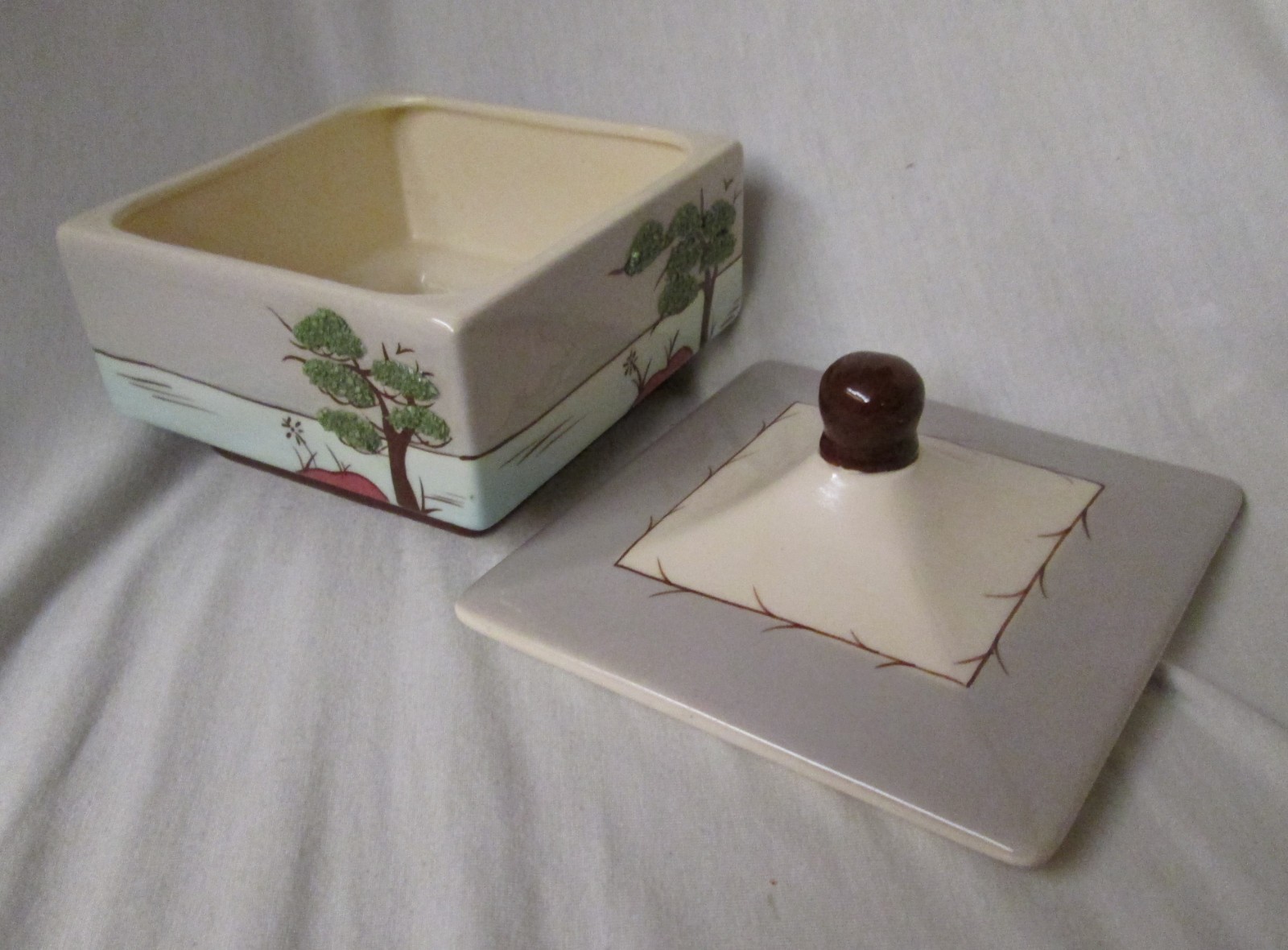 1940's Weil Ware Asian Ming Tree covered lidded box dish w/ green coralline trim