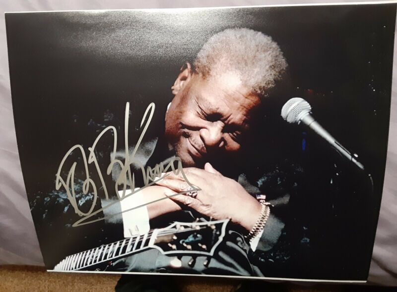 BB KING IN-PERSON AUTOGRAPHED 11"X14" PHOTO!!!