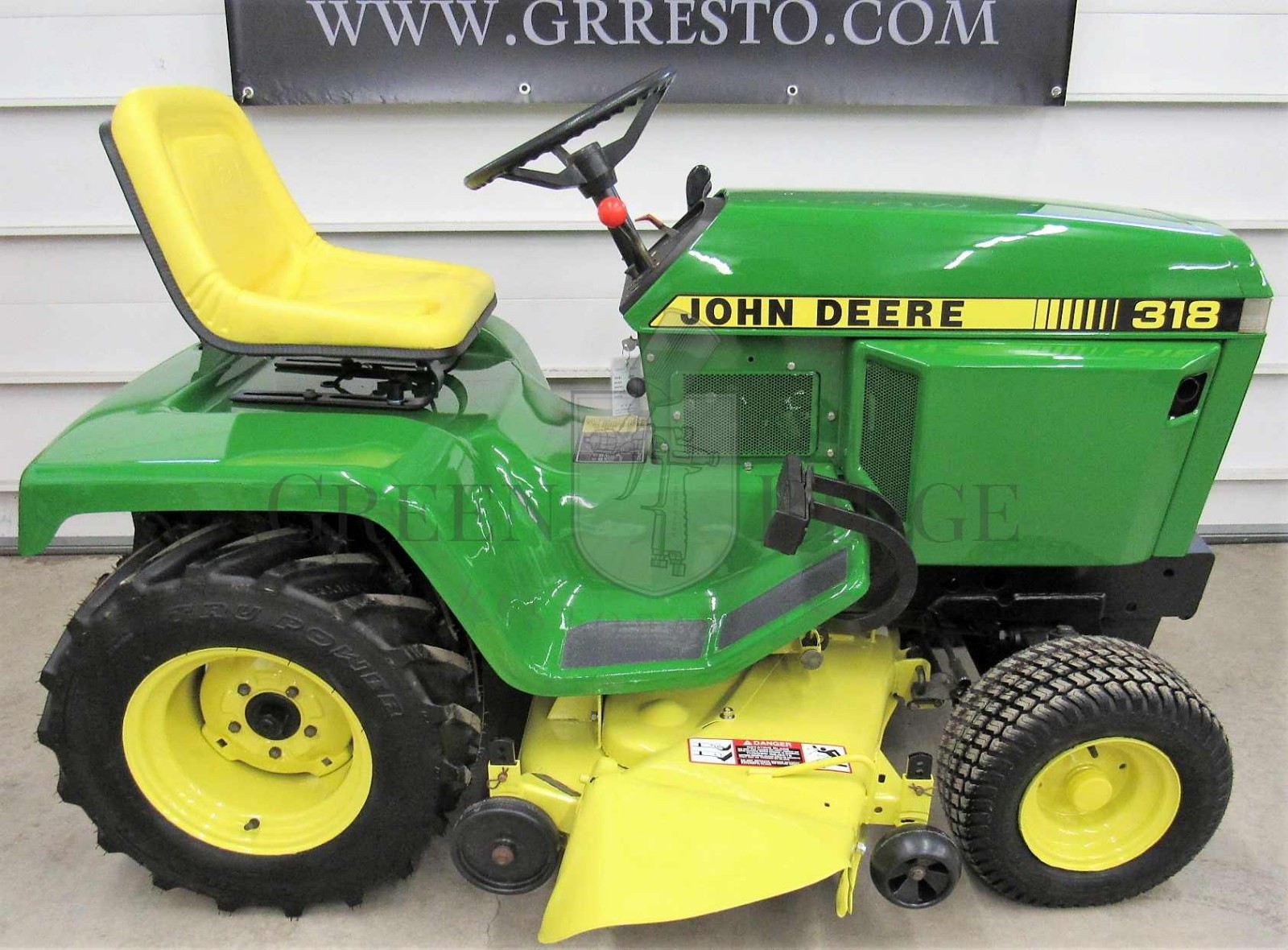 John Deere 318 Riding Lawn & Garden Tractor / Mower 18HP Onan 46