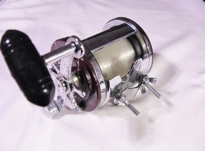 Penn Jig-Master No.500 Salt Water Reel with Penn Rod Clamp, Spooled w/24lb- EUC!