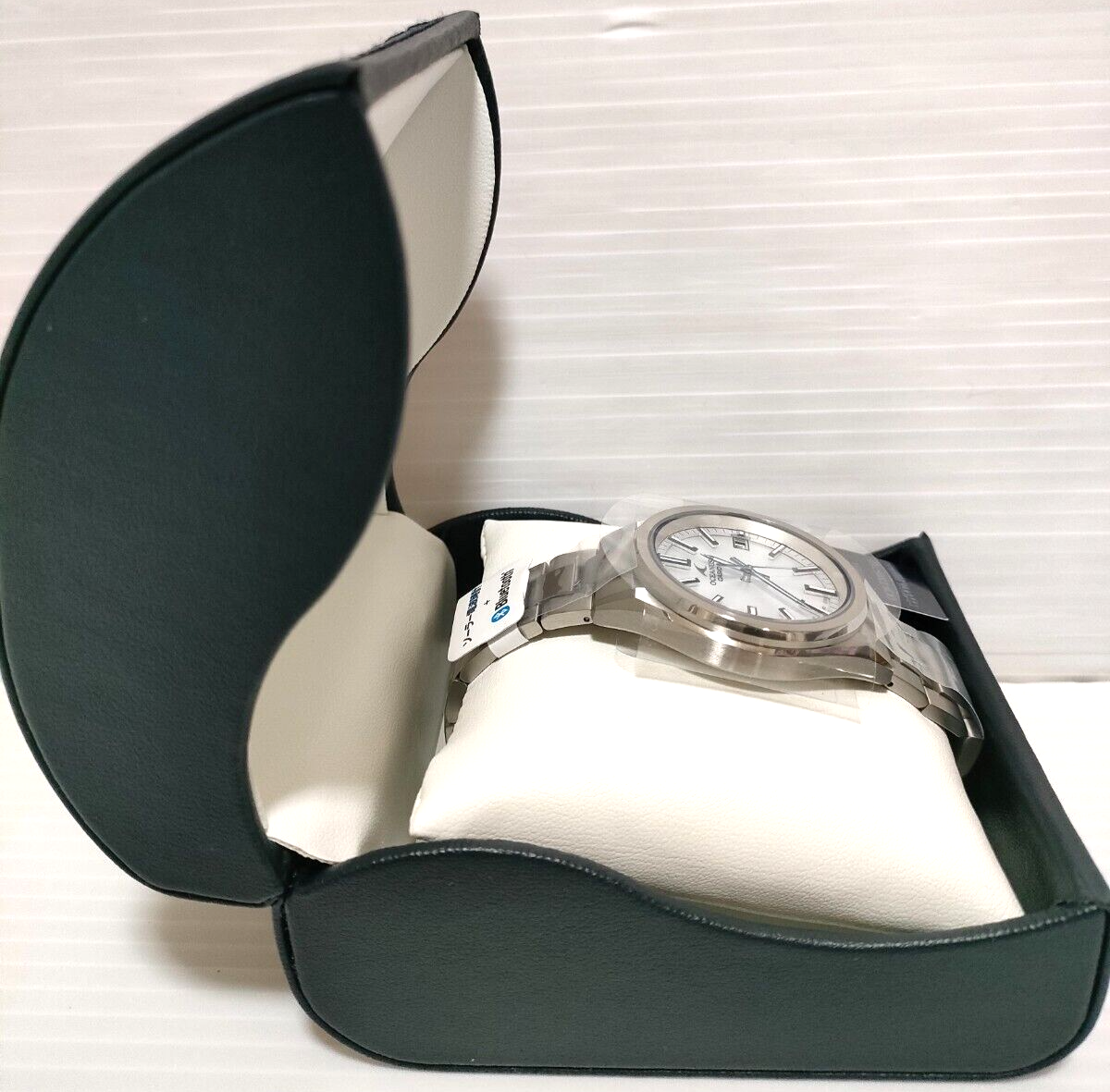 Pre-owned Casio Oceanus Ocw-t200s-7ajf White Dial Elegant Bluetooth Solar Men White Watch