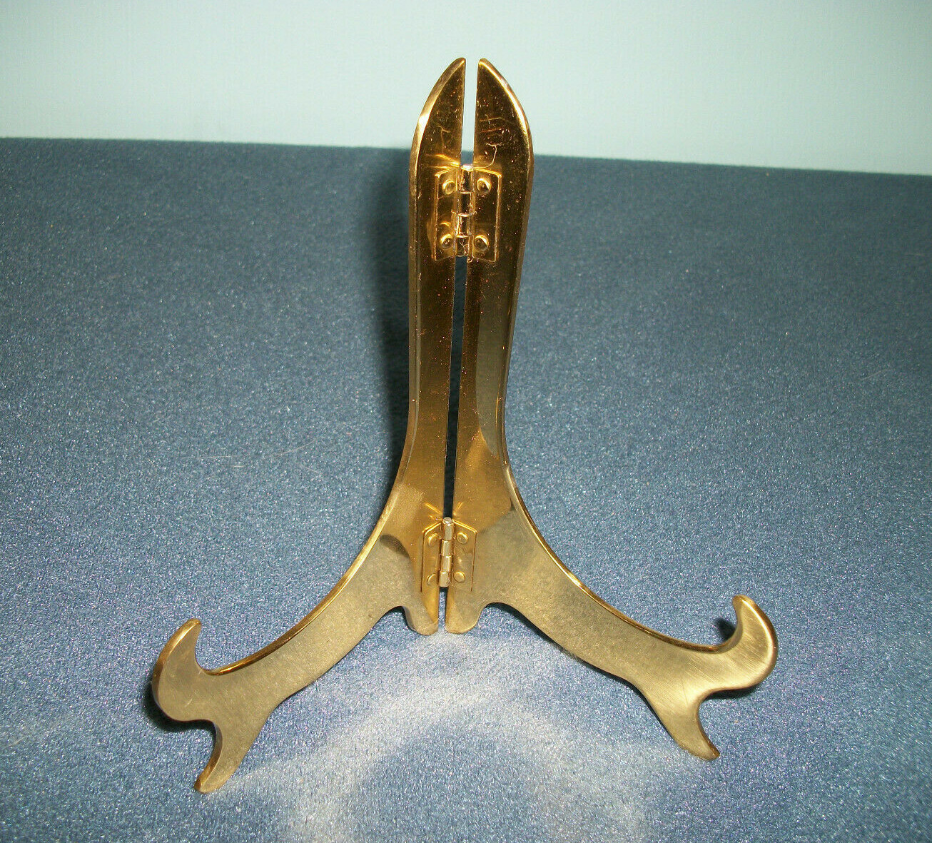 SOLID BRASS TABLE TOP FOLDING DISPLAY EASEL STAND HOLDER for PLATE; PICTURE 6.5