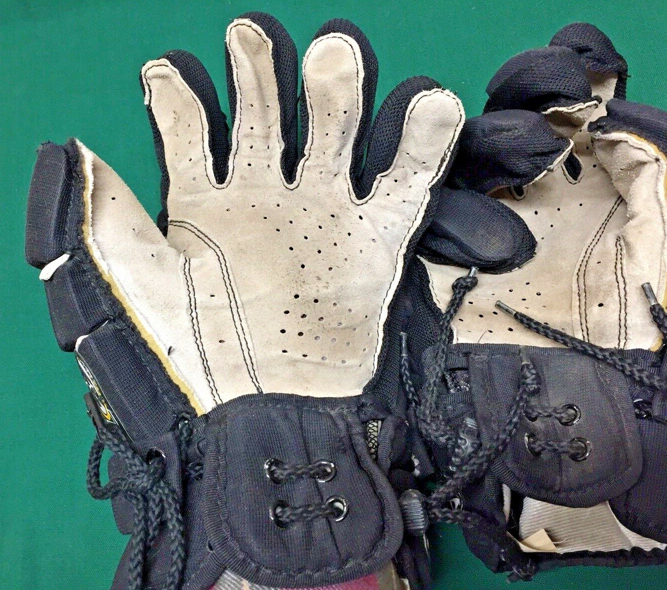 Brine L27 LACROSSE GLOVES Size L/XL  Black