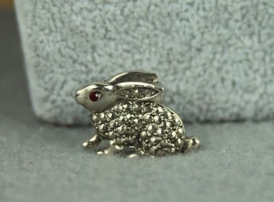 Unsigned Vintage 1989 Avon Precious Pet Bunny Rabbit Faux Marcasite Tack Pin