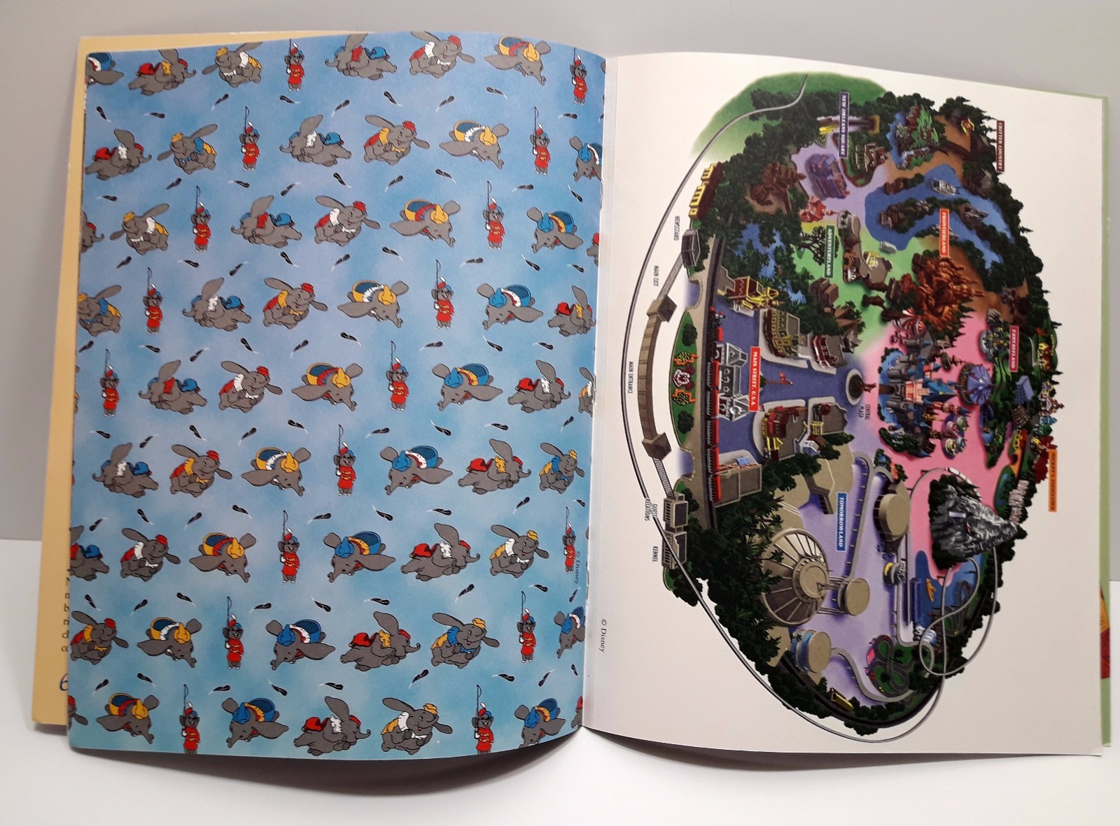 Disney's Magic Kingdom Papers Pizazz Complete Memory Album Scrapbook HOTP 3025