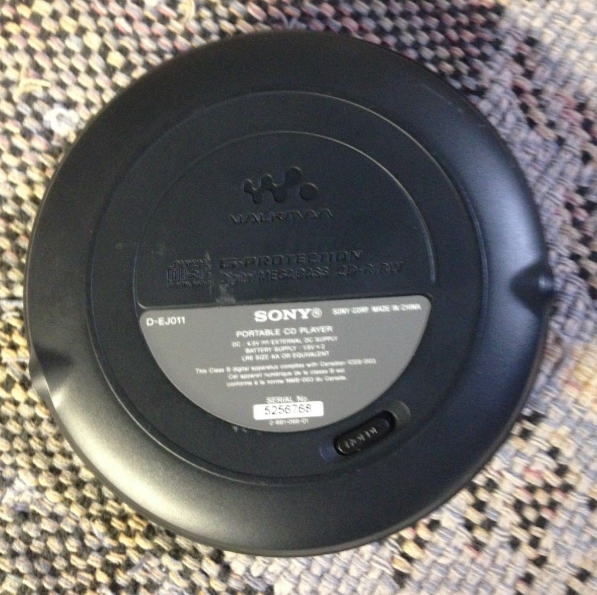 Black Sony D-EJ011 Portable CD Walkman Discman Player MEGABASS TESTED + Bonus!!