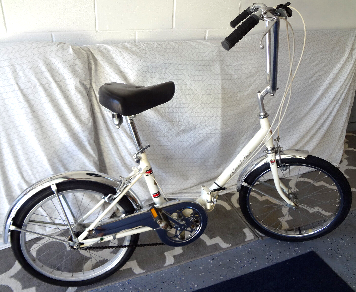 【新品】 BICYCLE NEW FAN BACK OHIO製 ホワイトテープ 新品】 BICYCLE NEW FAN BACK OHIO製 ホワイトテープ - メルカリ