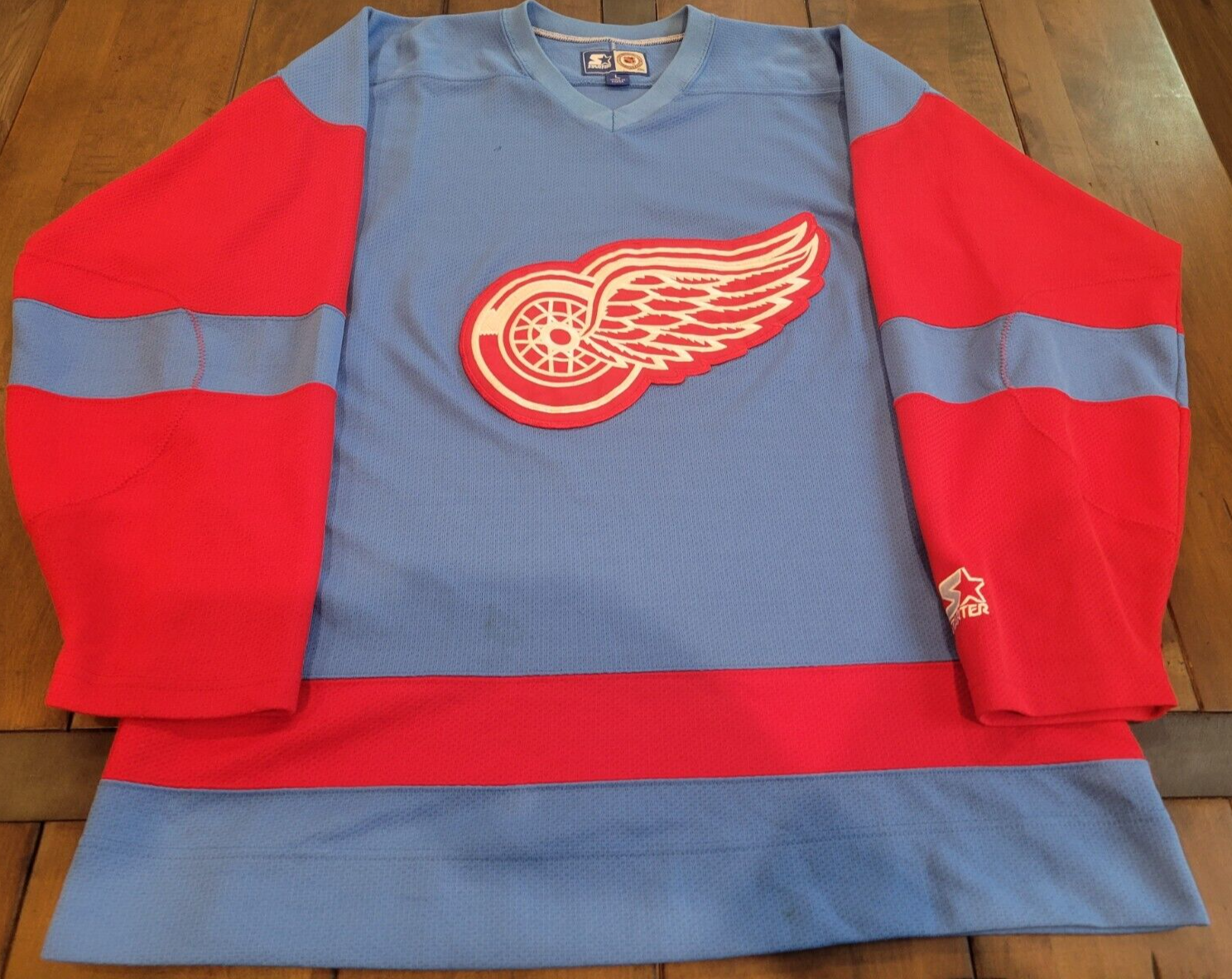 CCM Detroit Red Wings XL blue practice jersey #16