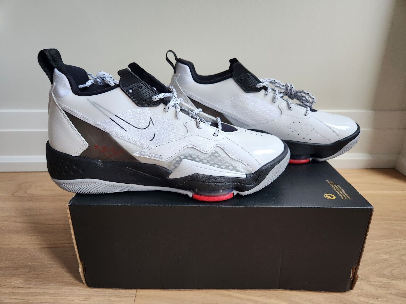 Nike Air Jordan Zoom 92 Size 10 White Black Red Sneakers Nike Air Jordan Zoom 92 Size 10 White Black Red Sneakers