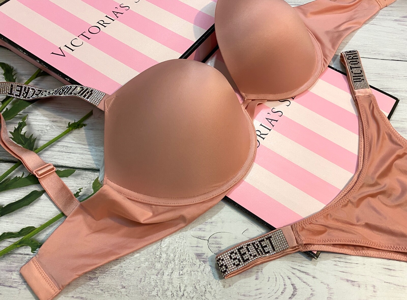 

Victorias Secret Очень сексуальный бюстгальтер с блестящими бретельками, украшенный бюстгальтером пуш-ап со стразами, Rose tan, Very Sexy
