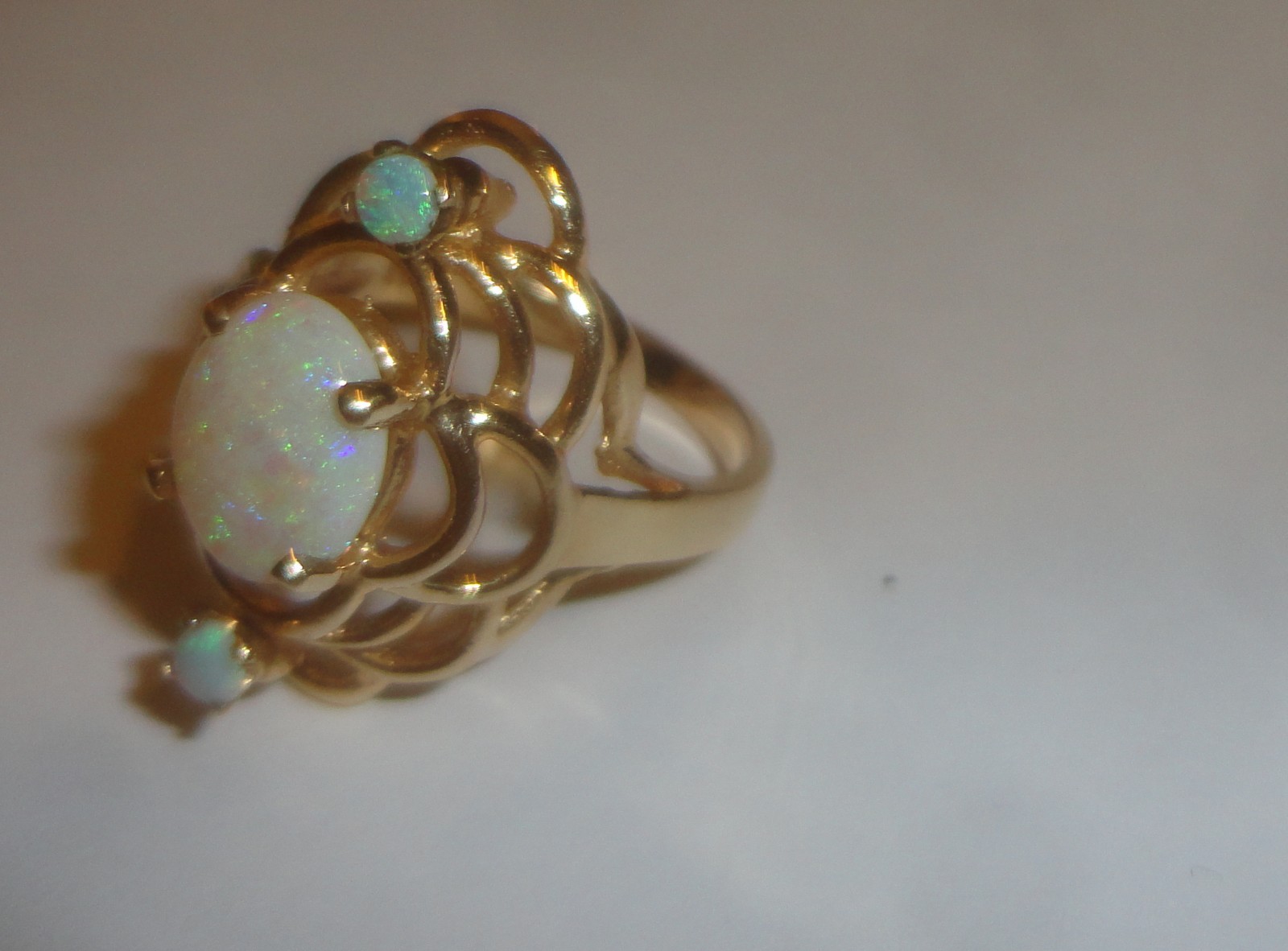 LADIES 14 KARAT YELLOW GOLD OPAL RING WITH CENTER OPAL &  2 OTHER, SIZE 7 1/2