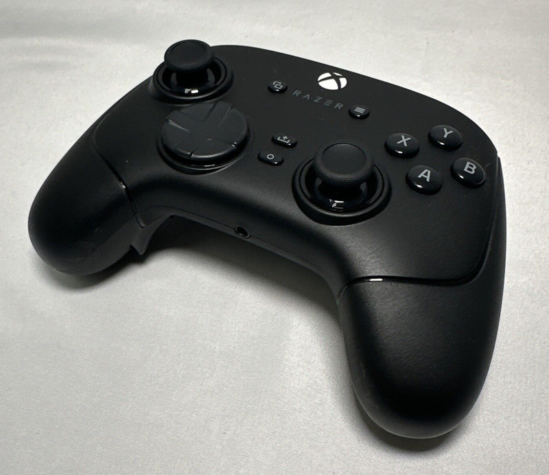 Razer Wolverine V3 Pro Wireless Gaming Controller  - NEW