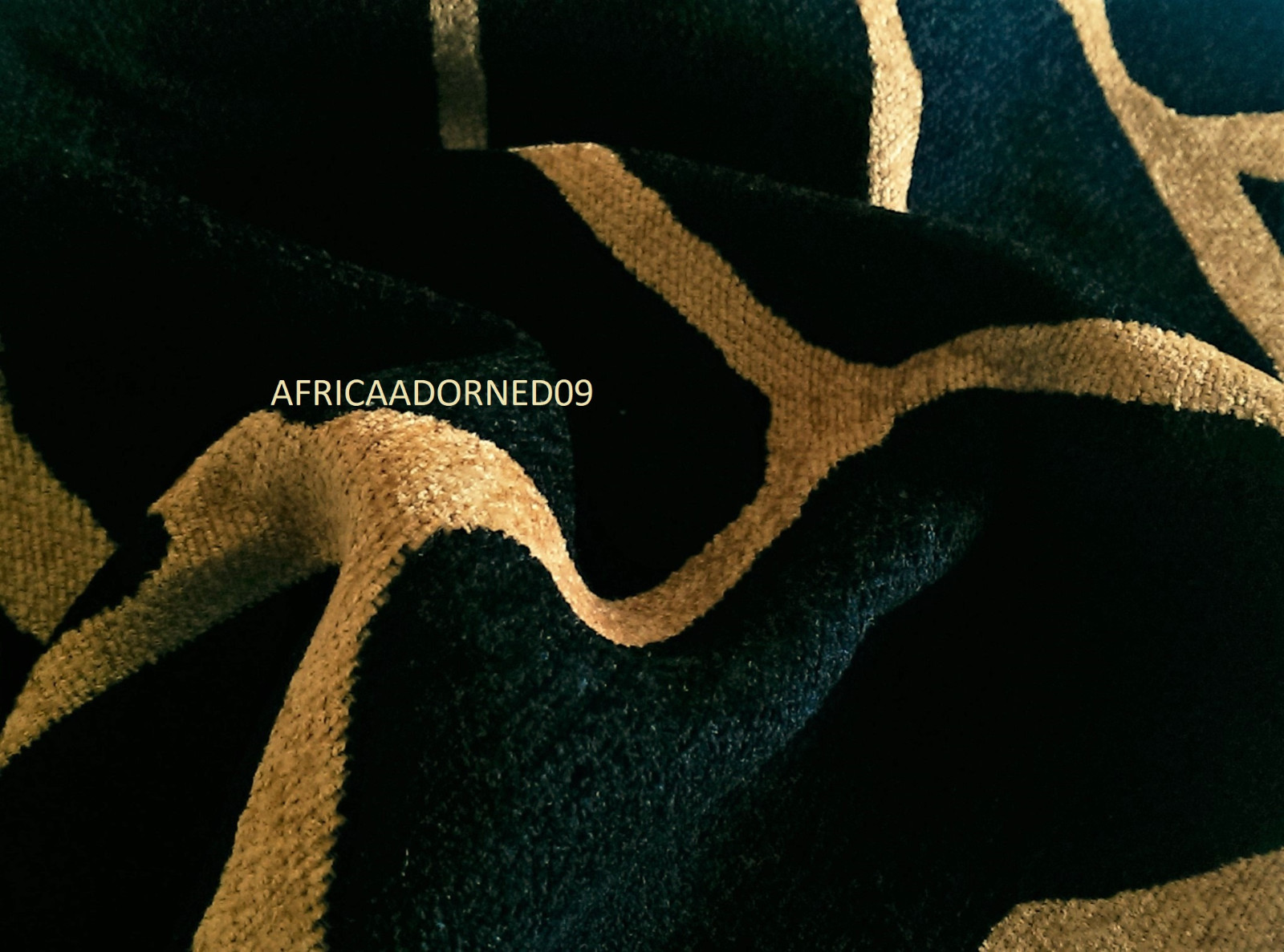 A12A  EXOTIC GIRAFFE  ANIMAL SKIN CHENILLE UPHOLSTERY FABRIC 5 YARDS MULT BLACK