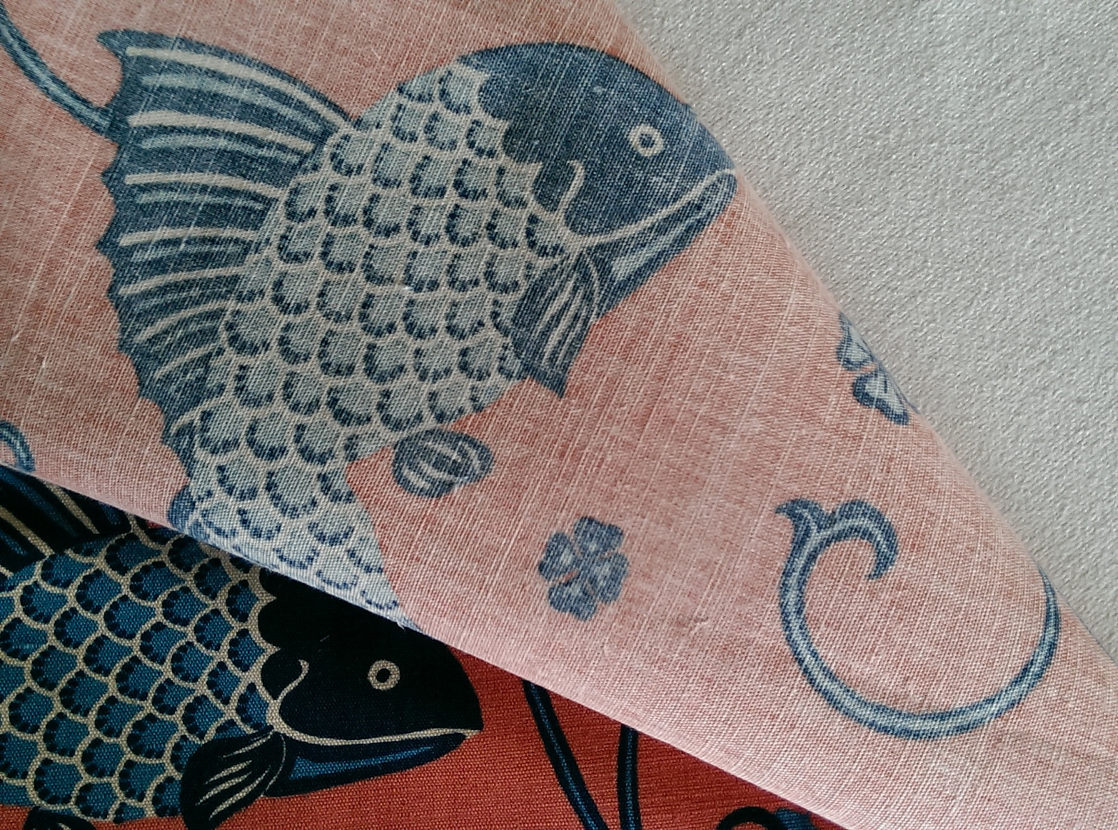 EXOTIC DECORTIVE ASIAN FISH MOTIF LINEN PRINT FABRIC MULTI 2 YARDS PINK/INDOBLUE