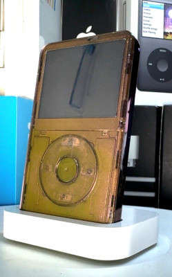 1TB Color Shifting Iridescent Pink & Gold iPod 5.5 Video Enhanced - Fully Modded
