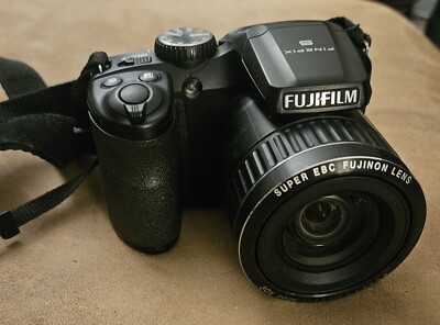 Fujifilm FinePix S Series S4800 16.0MP Digital Camera - Black  8GB SD Included