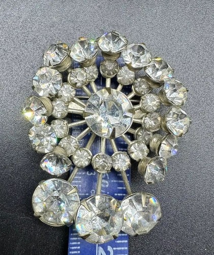 1950's　clear rhinestone　triangle brooch Gorgeous, Sparkly, vintage Prong Set Clear rhinestone