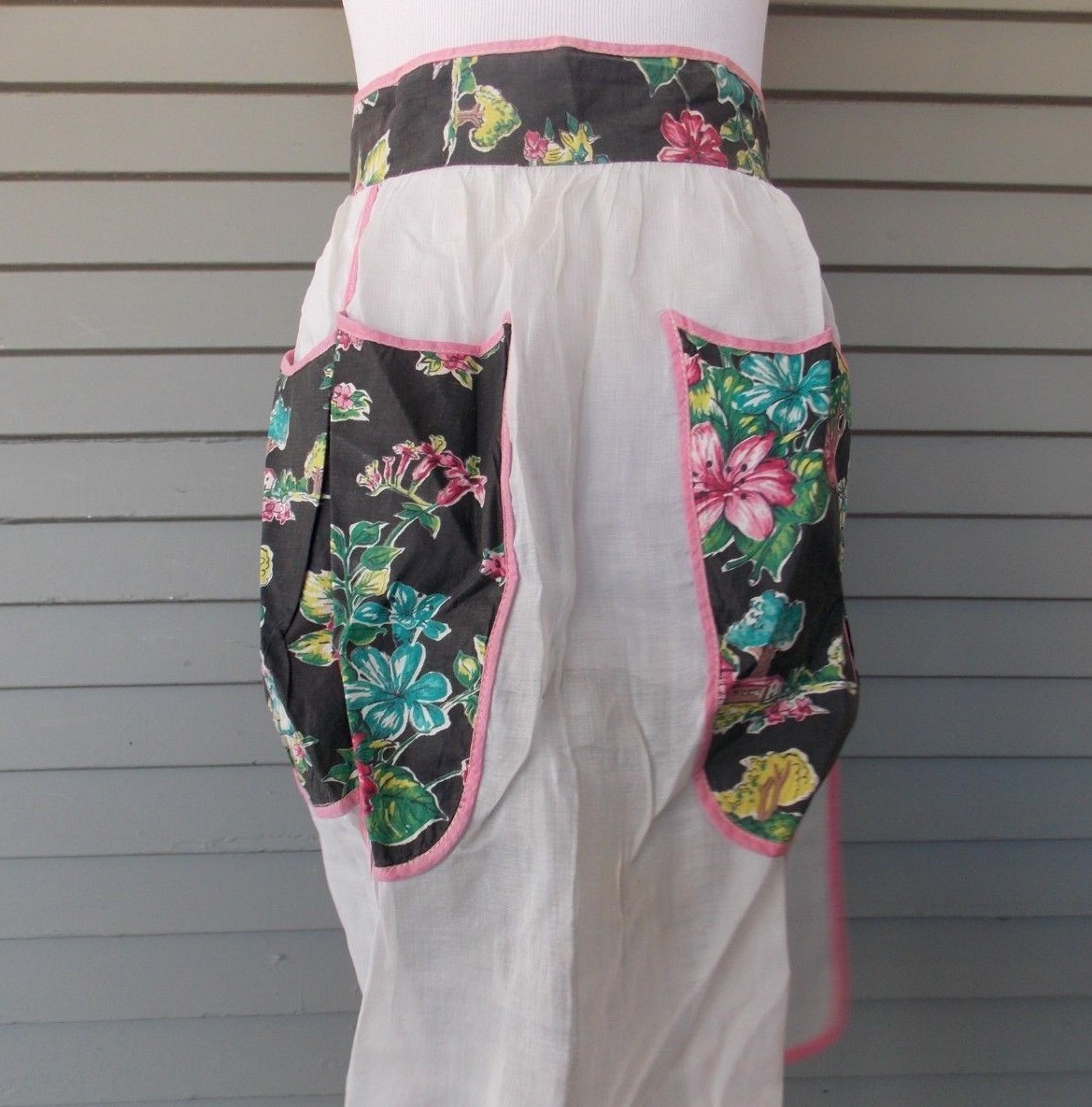 Vintage Mid Century White Sheer Half Apron Four Floral Pockets Seam Binding Trim