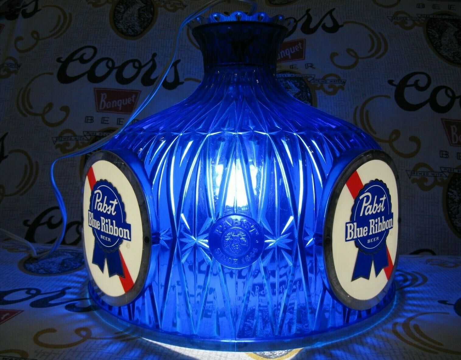 VTG 1972 PABST BLUE RIBBON BEER POKER CHIP CARD POOL TABLE VTG 1972 PABST BLUE RIBBON BEER POKER CHIP CARD POOL TABLE