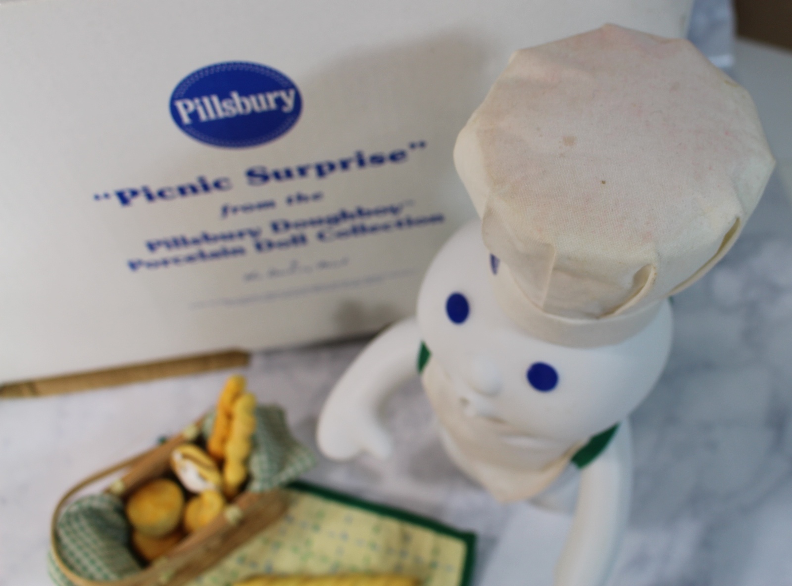 DANBURY MINT PILLSBURY DOUGHBOY PICNIC SURPRISE SET PORCELAIN DOLL Original box
