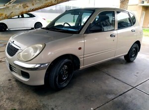 Daihatsu sirion 2002