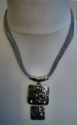 Damen Modeschmuck Kette mit großem Anhänger von clairs UK NEU