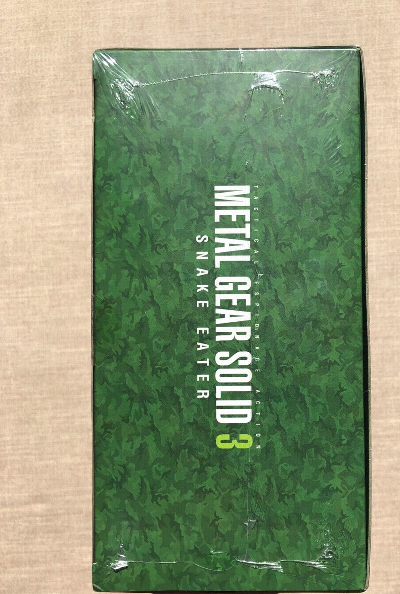 Hot Toys VGM15 Metal Gear Solid 3 Snake Eater Sneaking Suit