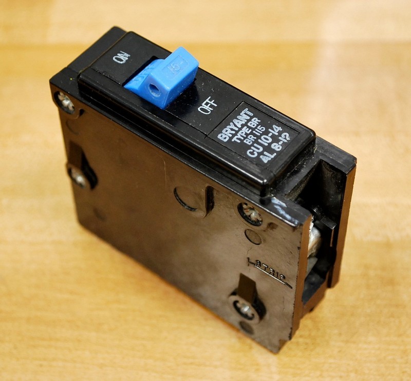 Bryant Circuit Breakers Surplus Industrial Equipment