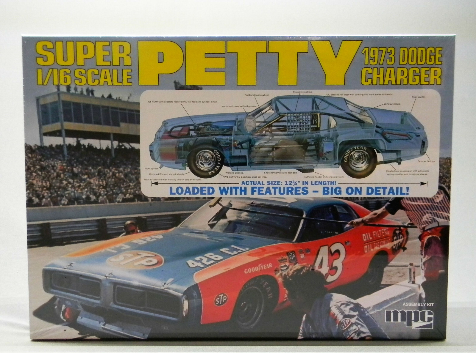自動車 Richard Petty 1/16 MPC model car kit MPC Model Kit DENTED BOX Super Richard PETTY 1973 Dodge