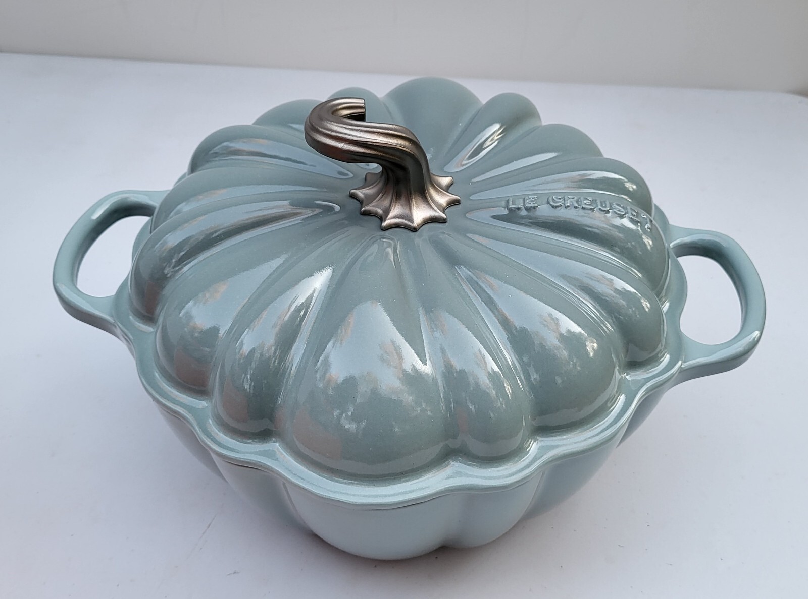 LE CREUSET - catnecocat Mini Round Cocotte | Le Creuset®