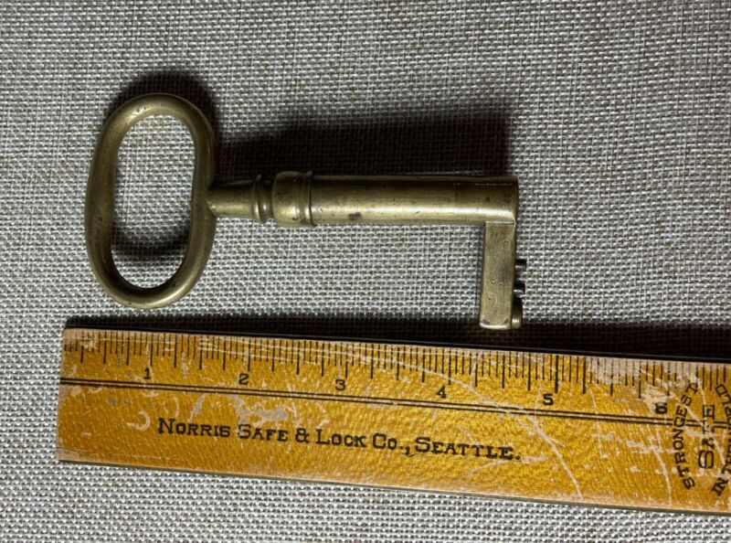 Hobnail safe key circa early 1800s Delano Gaylor Gayler  Brass with steel pins