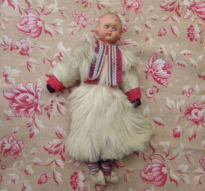 PoupÃE Ancienne En Costume Traditionnel D'Europe Du Nord - Lapon -  28 Cm