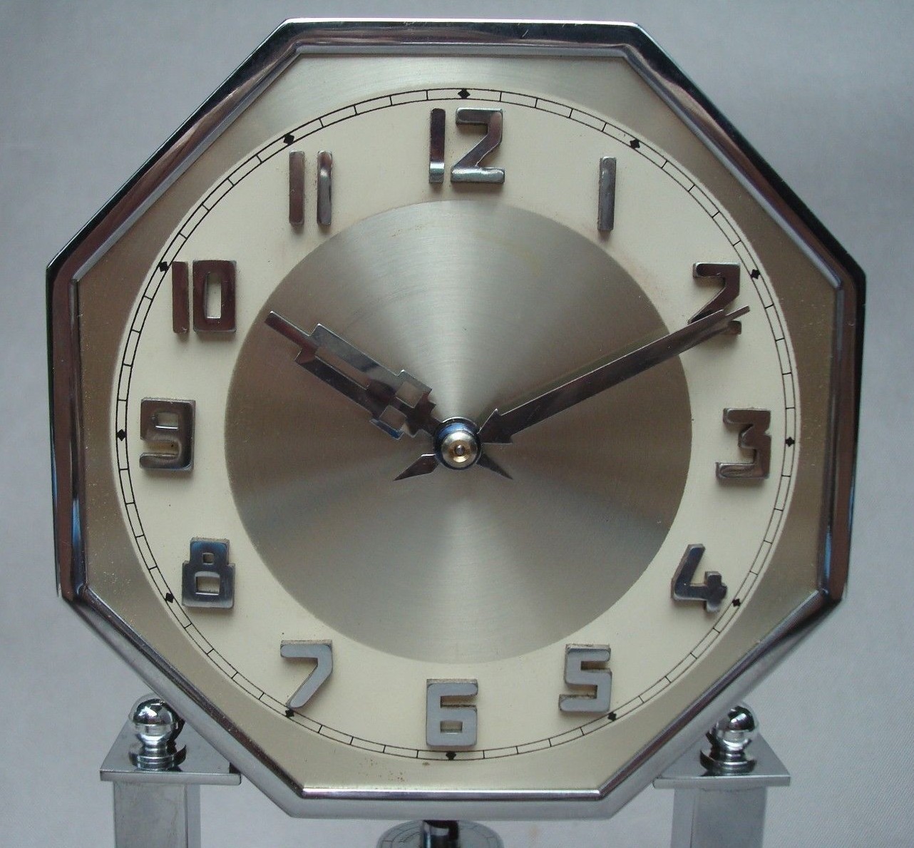 Outstanding Art Deco 400 Day - Anniversary Clock by Shlenker & Posner - running