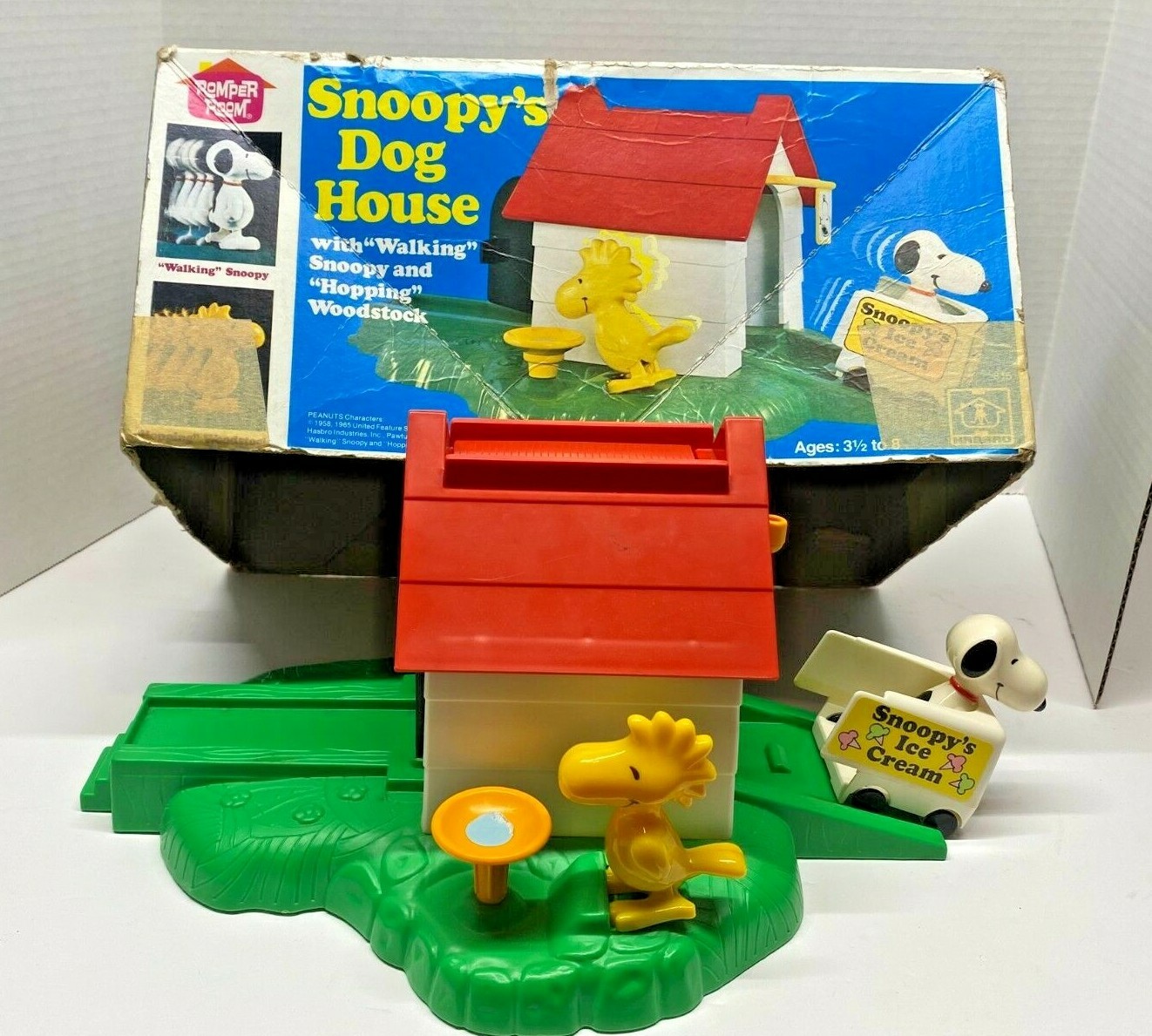 Hasbro1965 Romper Room Snoopy's Dog House Snoopy Woodstock