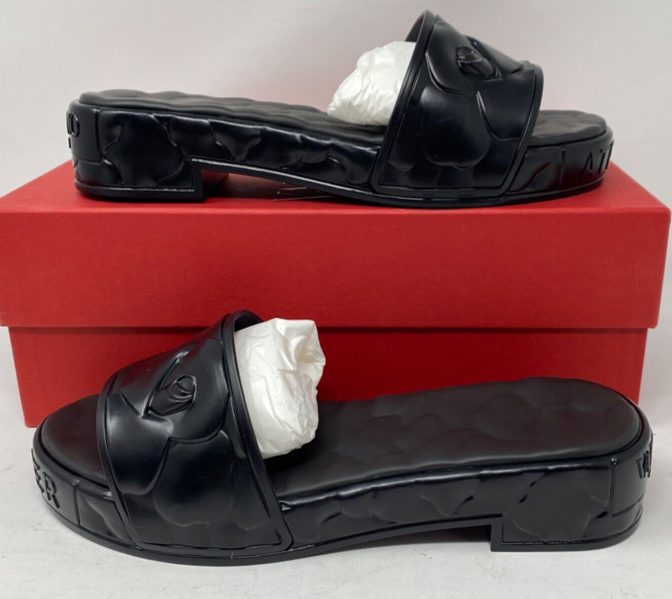 $450 Valentino Garavani Black 03 Atelier Rose Slide Sandals