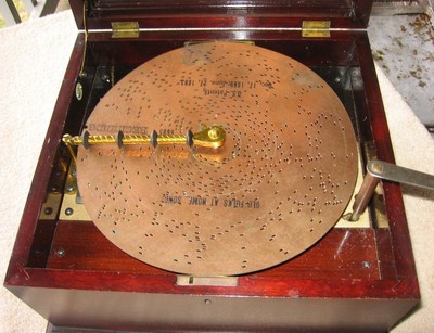 Antique Original 1902 Working Regina Music Box #20 in Wooden Cabinet + Disc
