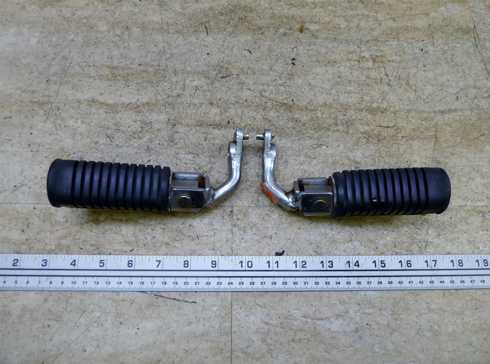 1982 Honda CB650SC Nighthawk H1406-13. front foot pegs and 1982 Honda CB650SC Nighthawk H1406-13. front foot pegs and