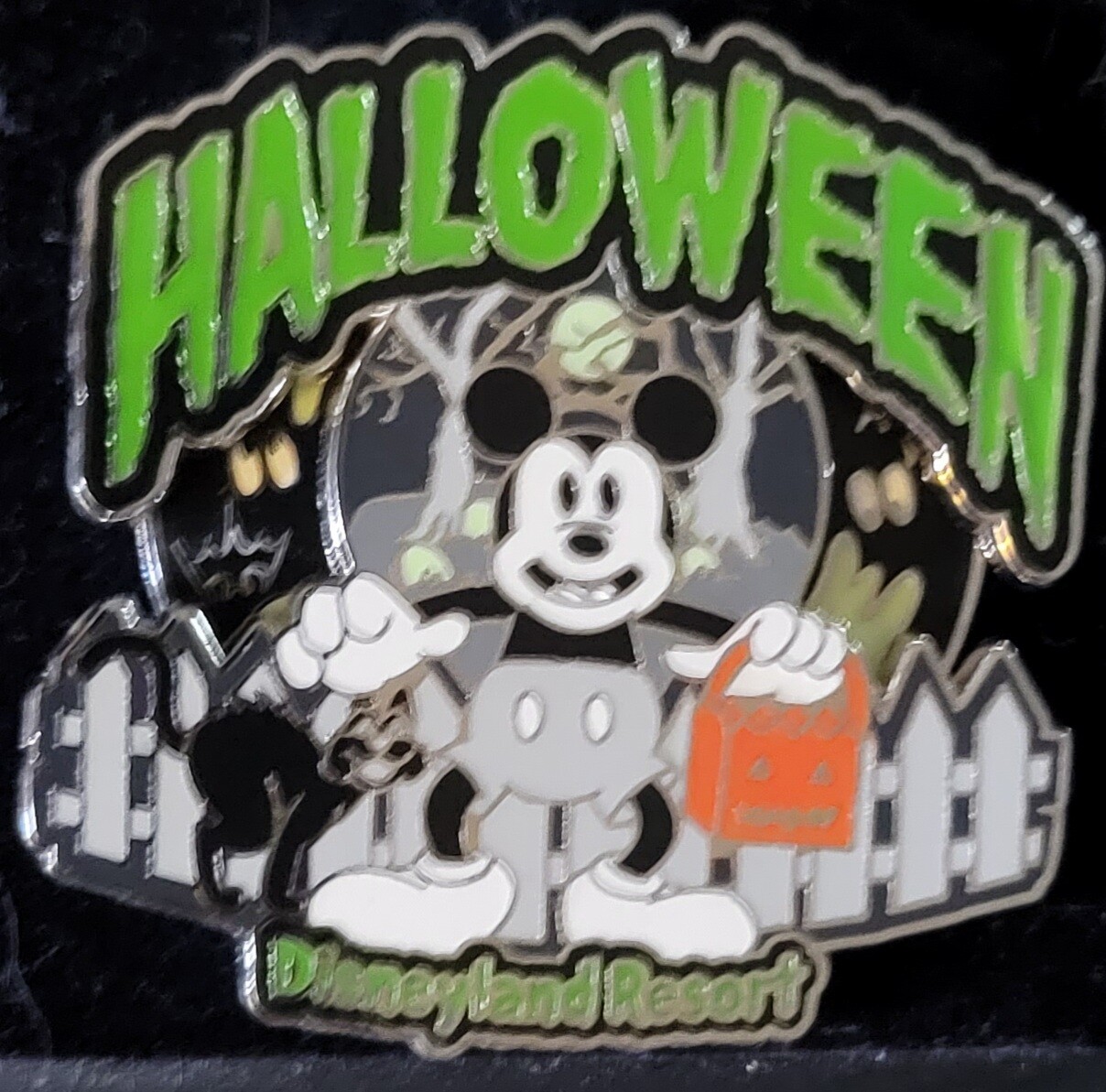 Disney Disneyland Halloween 2003 Mickey with Ghosts Spinner