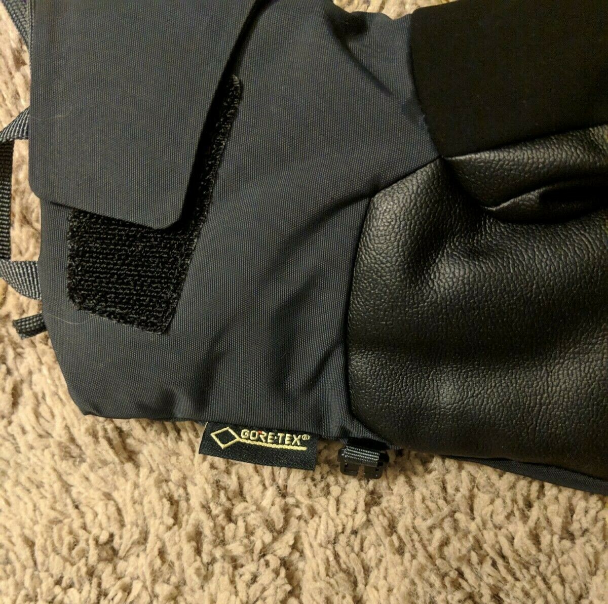 New w/o tags THE NORTH FACE Montana Gore-Tex SG Gloves - Grey/Black - Men's Med