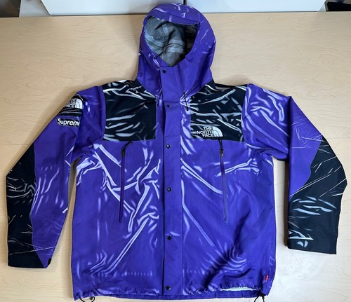 TNF X Supreme Printed Seam Shell Trompe Loeil Jacket The TNF X Supreme Printed Seam Shell Trompe Loeil Jacket The