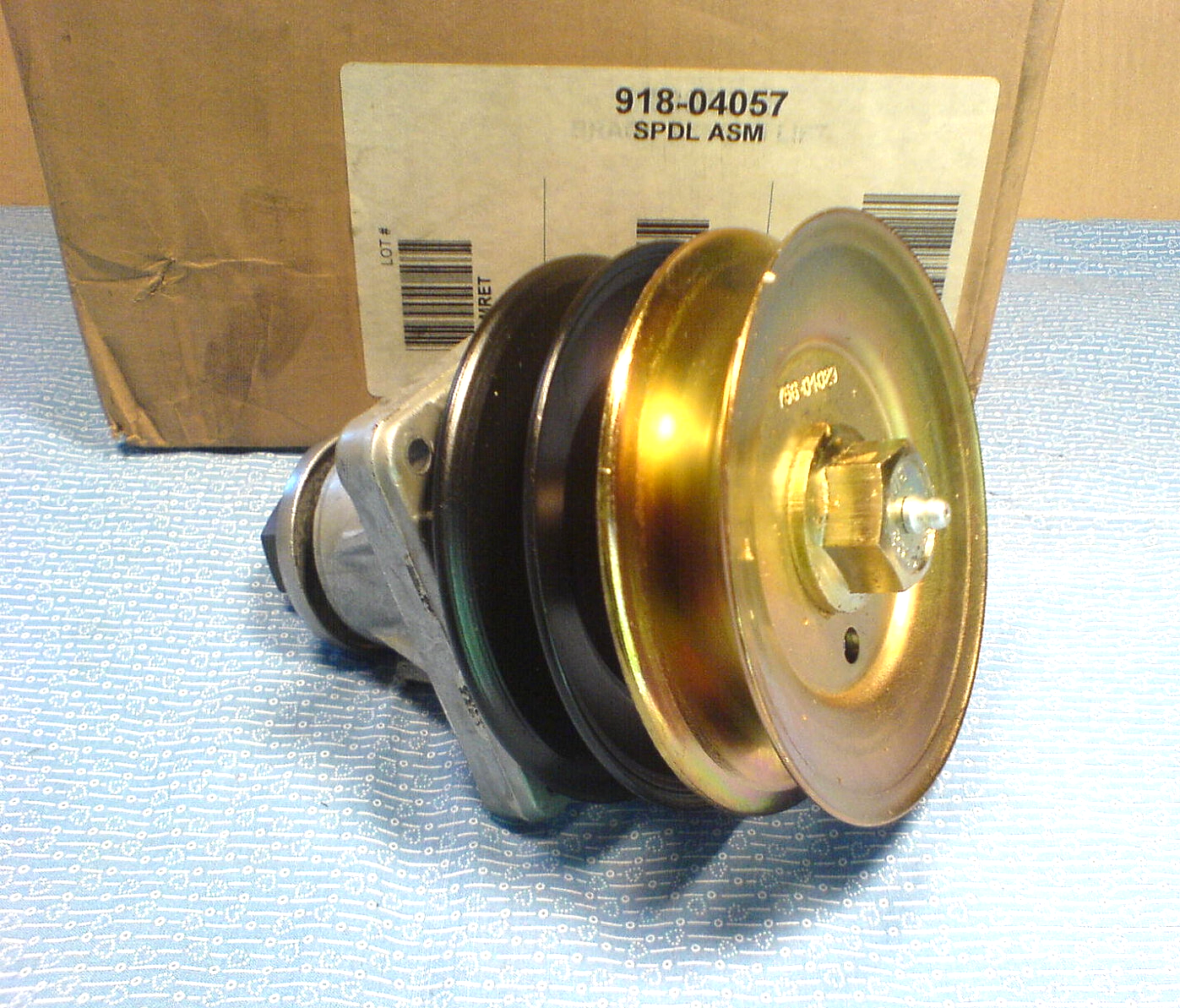 325ぶぅ CUB CADET, MTD, DOUBLE PULLEY SPINDLE ASSEMBLY. 918-04057