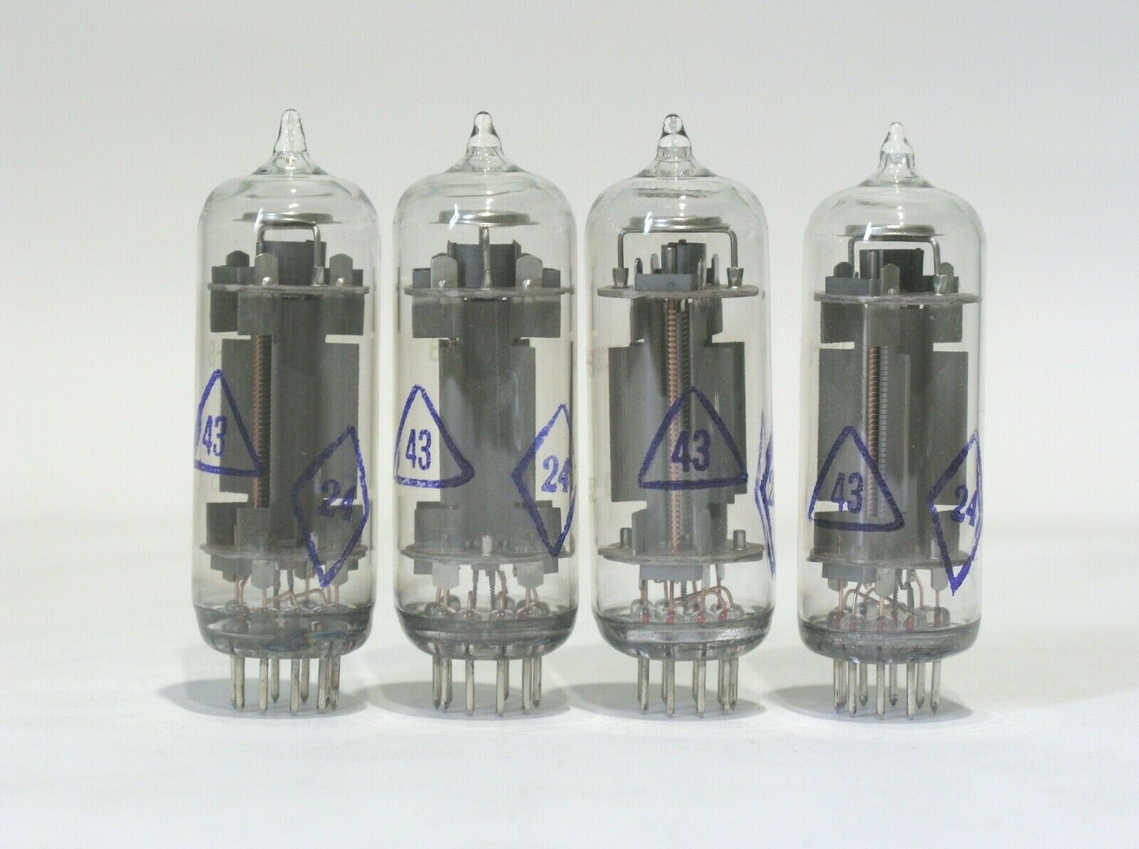 радиолампа 2п2п. лампа ин-14. Sylvania 6sn7gtb. Radio 1957. Bva brimar ecc82.